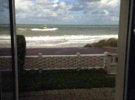 F2 et JARDINET FACE ET ACCES DIRECT MER, hotel en Bernières-sur-Mer