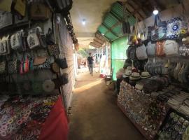 Om Ganesh Guest House Cliffside, hotel in Arambol