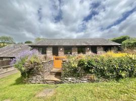 3 bedroom barn conversion with swimming pool, tennis court and more!, Hotel in Kingsbridge