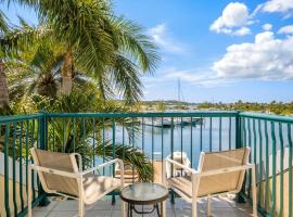 Exquisite Yacht Club Townhome, hotel v destinaci The Bight Settlements