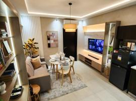 1 Bedroom Apartment in Aeon Towers I City Views I Free Wi-fi, Gym and Pool, hotel de luxo em Davao