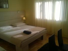 Rooms & Apartments Blue Beach, отель в Водице