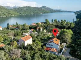 1 Bedroom Stunning Apartment In Broce