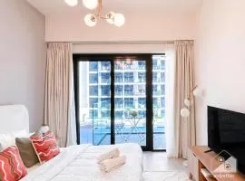 Urban Charm Studio with Balcony in Riviera