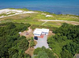 Waterfront on Cape Cod Bay, hotel em Orleans