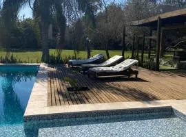 Linda casa a metros del río Paraná con pileta