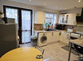 Monyhull Homestay - near City centre Kingsheath NIA NEC BHX, hotel v Birminghamu