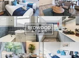 New 3 Bedroom House in Camberley Free Parking 2X By REDWOOD STAYS