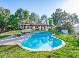 Casa Via Zara - Sweeping Mountain Views with Pool, hotel em Fallbrook