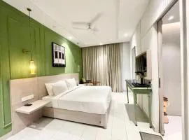 FRONT SEA VIEW ROOMS with-ROOF TOP SWIMMING POOL LUXUARY HOTEL THE BAY SUITES - PURI
