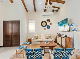 Luxe 2-BD Condo, Beach Club Included!