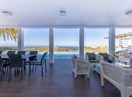 Villa Alice - Walk to beach Pool Tennis court، فندق في فيريغودو