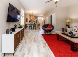 Creekside Bungalow Park Circle 15m dtwn CHS，位于查尔斯顿的酒店