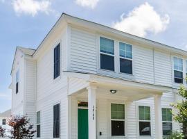 Creekside Bungalow Park Circle 15m dtwn CHS, bungalow em Charleston