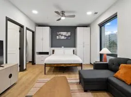 CozySuites Mass with parking lounge & roof deck #24