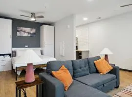 CozySuites Mass with parking lounge & roof deck #38