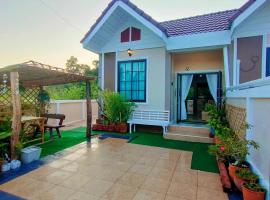 โฮมสเตย์บ้านญาติมุกดาหาร, отель с парковкой в городе Ban Muang Ba