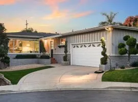 Hills Hideaway by CoastVH - Luxury Midtown 3br