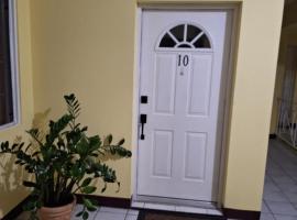 Chateau Central at Sunbury Apts, hotell sihtkohas Kingston