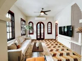 Colonial Style house for 8 Walk to Condado Beach