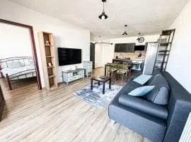 Central Apartment with Garage Parking and communal Terrace