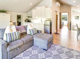 Near Big Wood River with Trail Access Updated Home!, hotel v Hailey