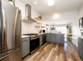 Elm St Retreat - 3 Min walk to Downtown Three Oaks