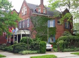 Clifford House Private Home B&B: Cleveland şehrinde bir Oda ve Kahvaltı