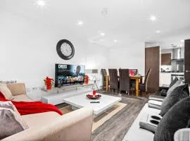 Luxury City Centre 3Bedroom 5Beds Apartment with Allocated Parking