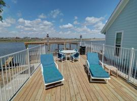 Canal Views & Pool Minutes to Beach Fishing Pier, hotel v destinaci Padre Island