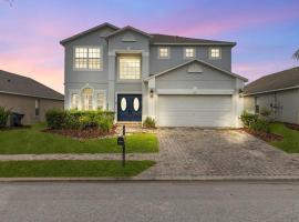Luxurious 4 Bedroom Home with Pool near Disney, hotel v destinaci Davenport