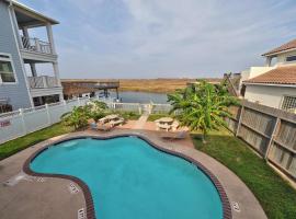 Couples Retreat Pool Steps to Beach Boat Slip, Hotel in Padre Island