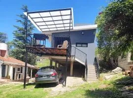 Casa en las sierras de Córdoba con Deck , Parrilla y estacionamiento