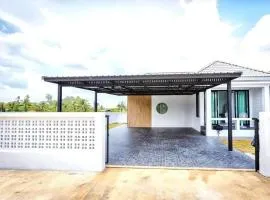 Sea & Sand House
