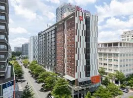 Ibis Saigon South