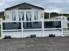 E3 2 BED DELUXE SANDFIELD NEXT To THE GOLDEN PALM