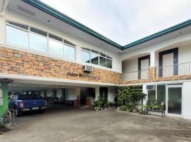 Green Meadows Hotel & Restaurant: San Nicolas, Laoag Uluslararası Havaalanı yakınında bir otel