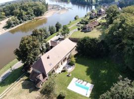 La maison de l'Allier, hotel en Les Laurins