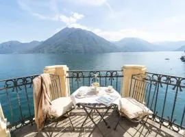 Storica Villa sul Lago di Como con darsena privata