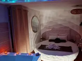 Studio Love room Spa Baignoire double La Ciotat Centre port