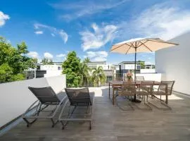 Laguna pool house