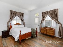 Historical cottage in the hills, homestay in Greenmount