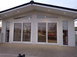 Muirfield cosy retreat, hotel in Girvan