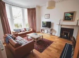 Stunning 3 Bed Flat in the Heart of the West End