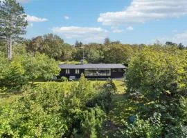 2 Bedroom Nice Home In Vejby