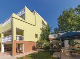 Nice Apartment In Stinjan