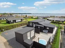 3 Bedroom Nice Home In Rønde