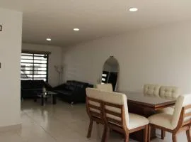 Casa moderna con terraza privada
