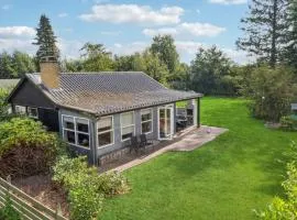 Beautiful Home In Væggerløse With Wifi