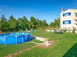 2 Bedroom Amazing Home In Brescic, hotel v destinaci Batlug